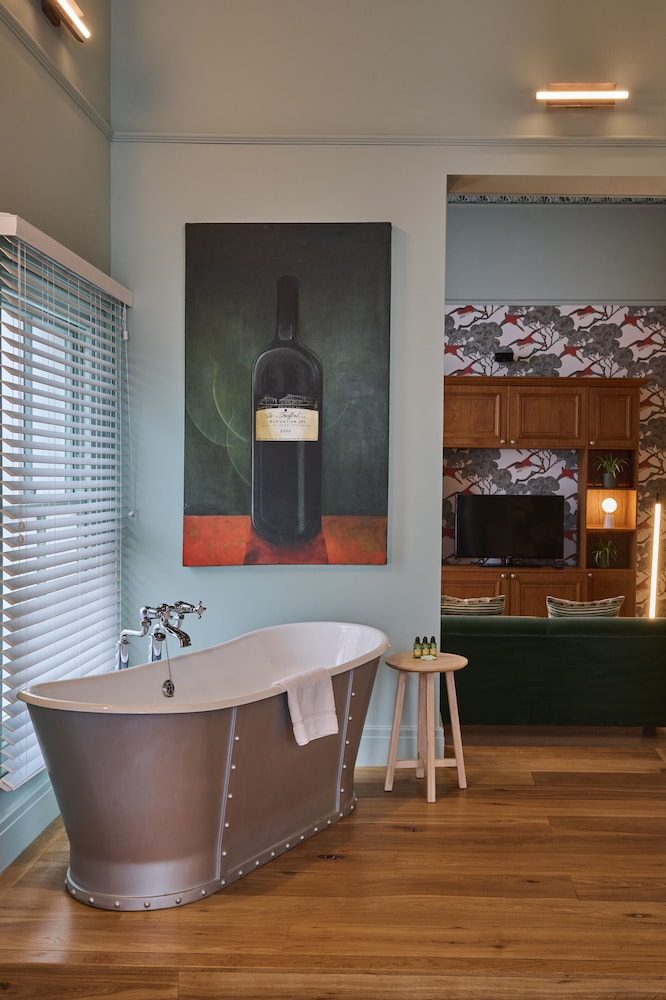 De Trafford Suite photo 2