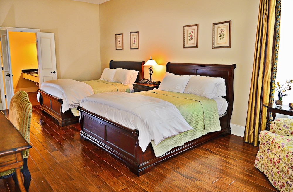 Cottage, 2 Queen Beds, Non Smoking photo 1