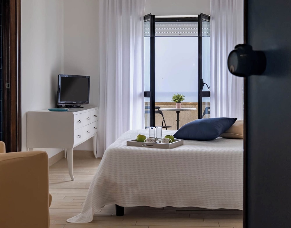 Classic Double or Twin Room, Sea View photo 1