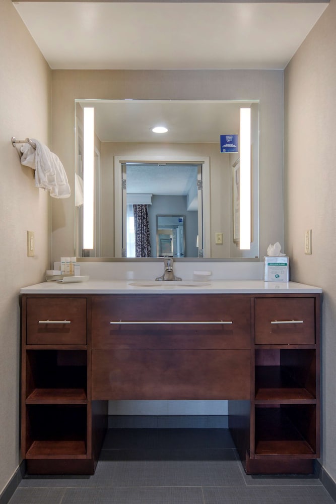 Premium Suite, 2 Queen Beds, Non Smoking (1 Bedroom) - Photo 10