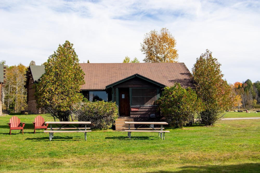 Traditional Cabin, 3 Bedrooms, Partial Lake View photo 1