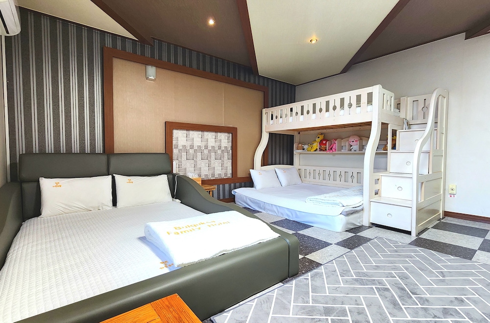 Junior Grand Room