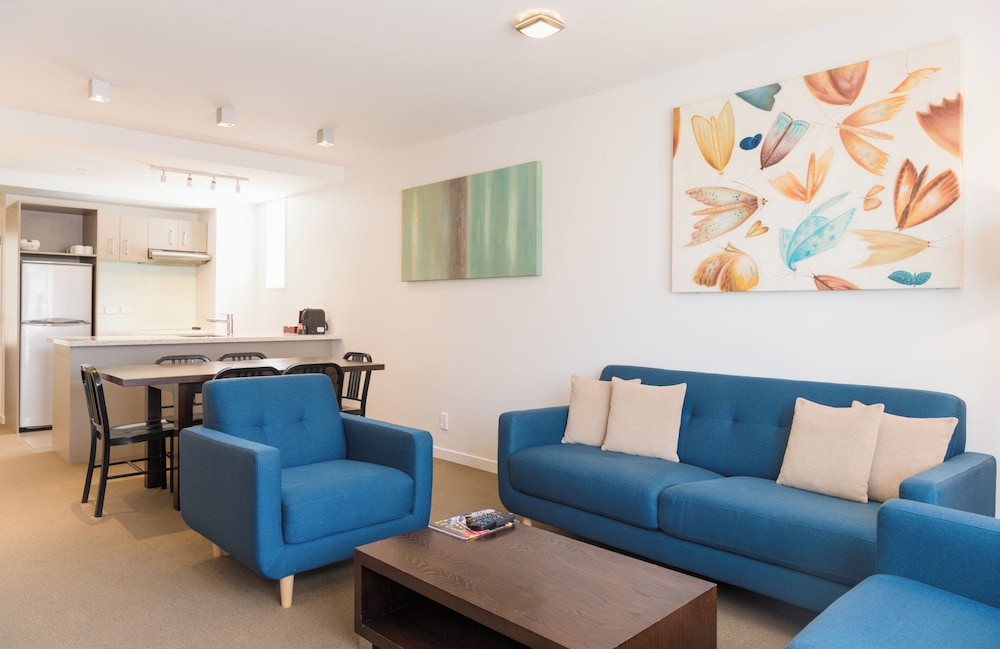 Suite, 2 Bedrooms, Balcony, City View photo 1