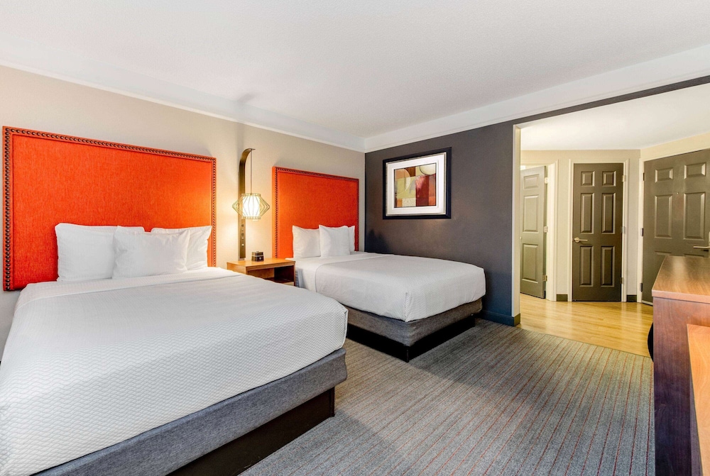Room, 2 Queen Beds, Accessible (Mobility/Hearing Impaired Accessible) photo 2