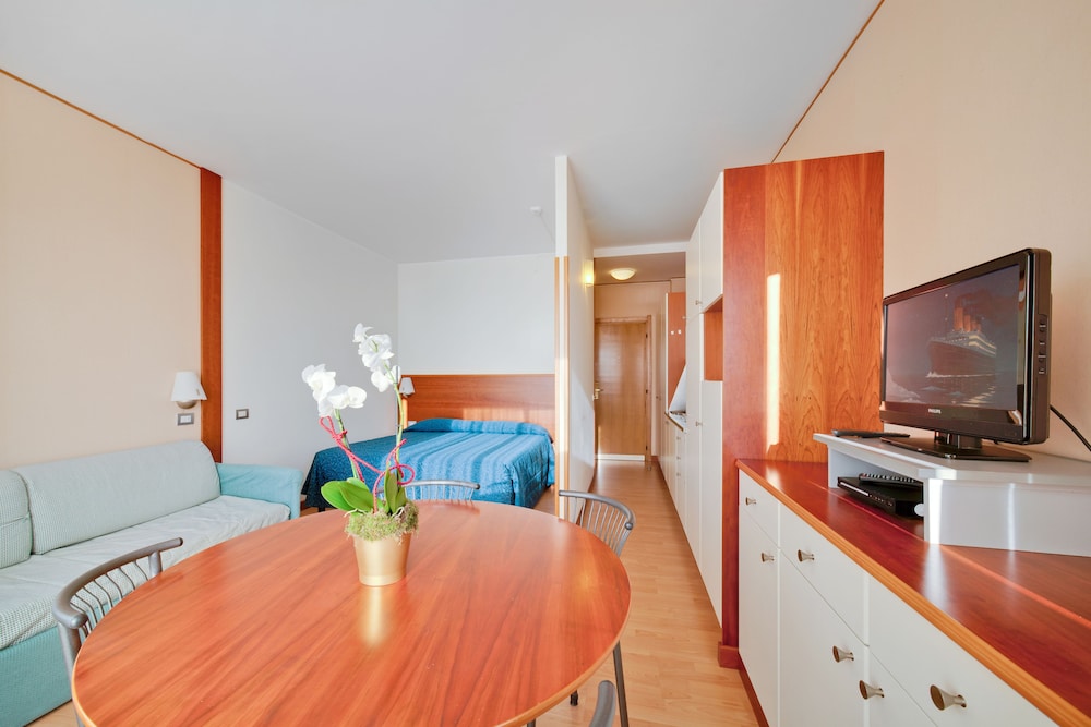 Panoramic Double or Twin Room, Kitchenette, Sea View photo 2
