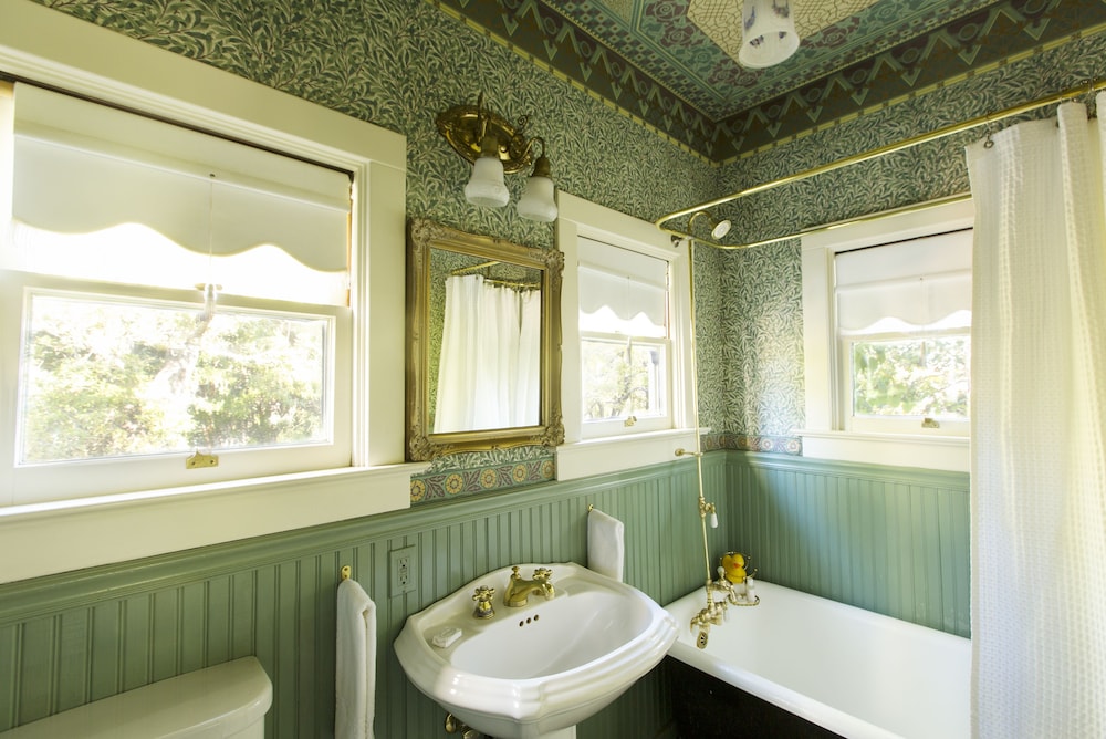 Superior Room, 1 Queen Bed (Margaret Simpson) - Photo 5