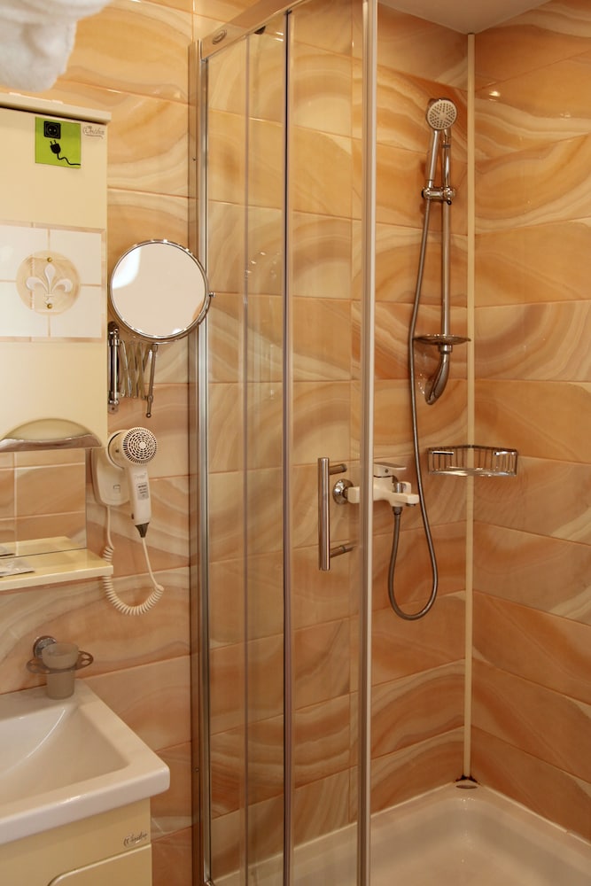 Standard Double Room (Wooden Cottage) photo 3