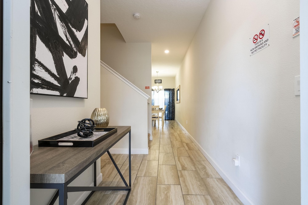 Beautiful 4BR 3BA Home w Pool at Storey Lake, Foto 10