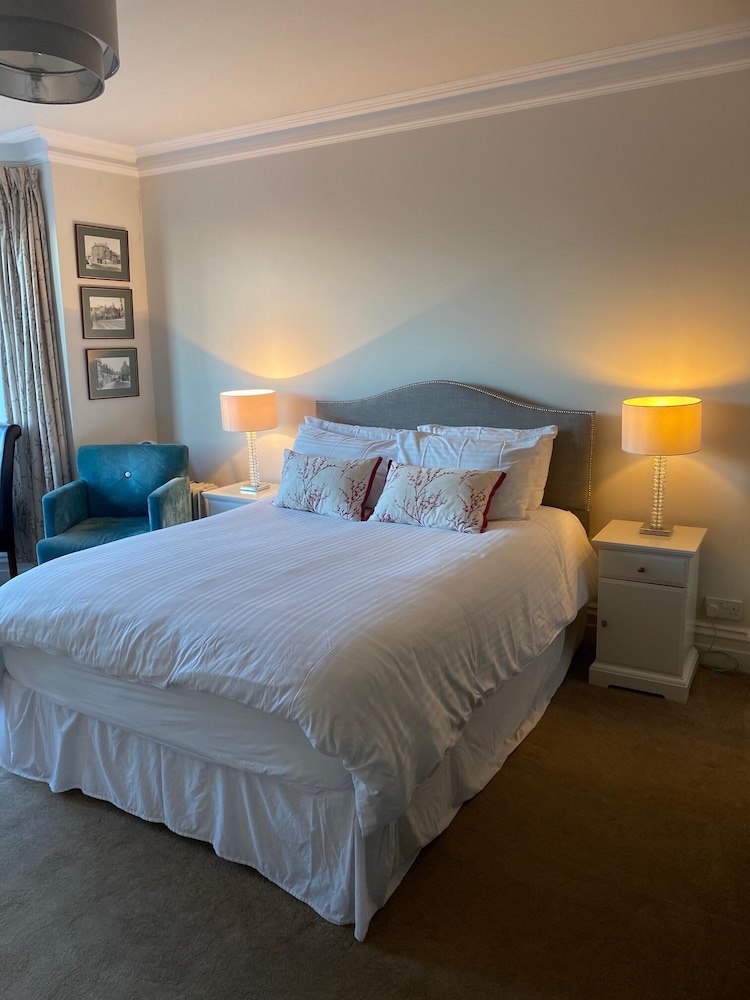 Classic Double Room, Ensuite, Sea View (First Floor Front View)