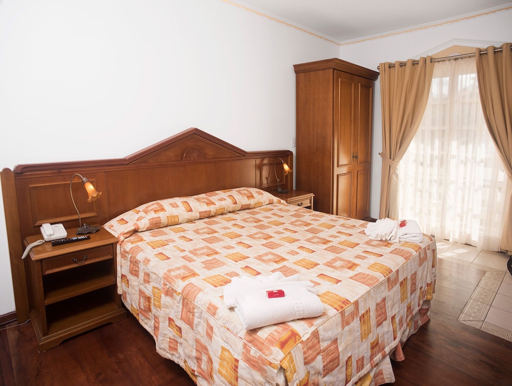 Suite, Garden Area