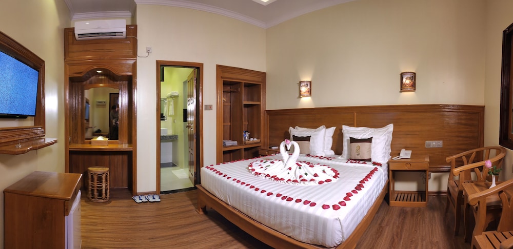 Grand Room photo 2