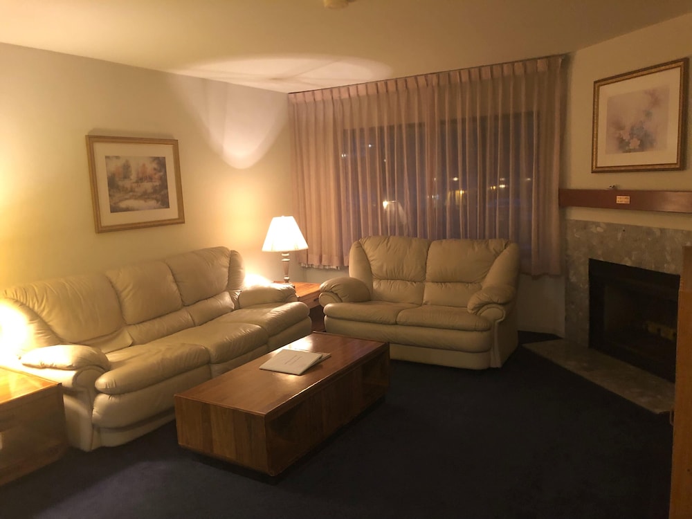 Suite, 1 Bedroom - Photo 3