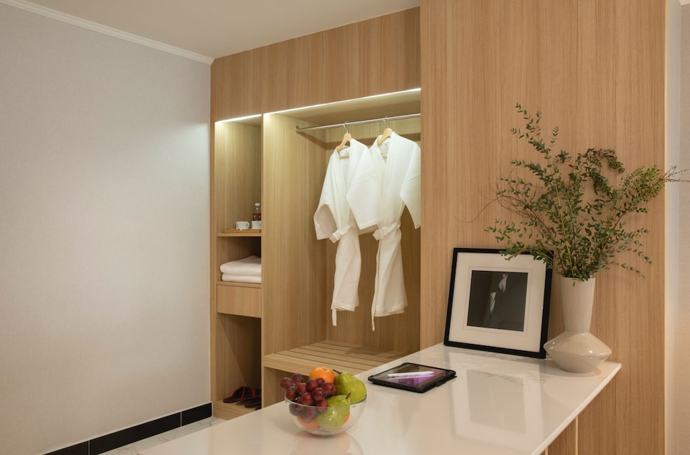 Grand Deluxe Beachfront With Bathtub photo 3