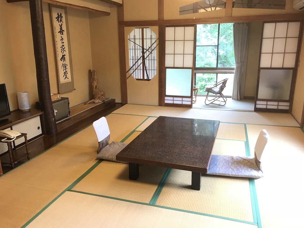Superior Japanese-Style Room