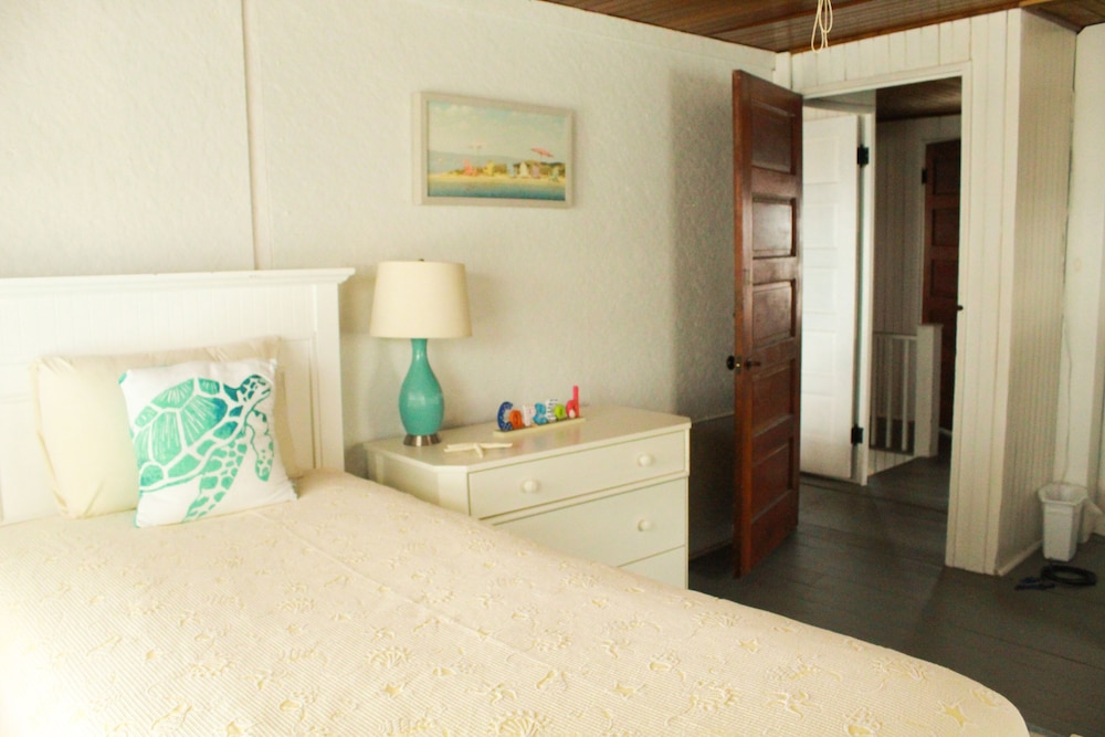 Private Beach House At By the Sea Bed and Breakfast