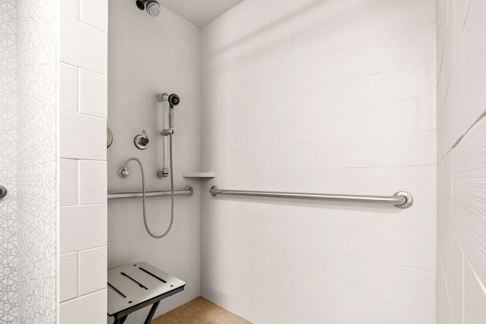 Room, Accessible, Non Smoking - Photo 1