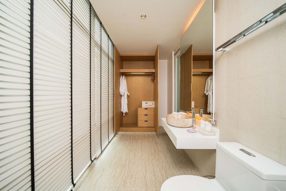Deluxe Room, City View photo 2