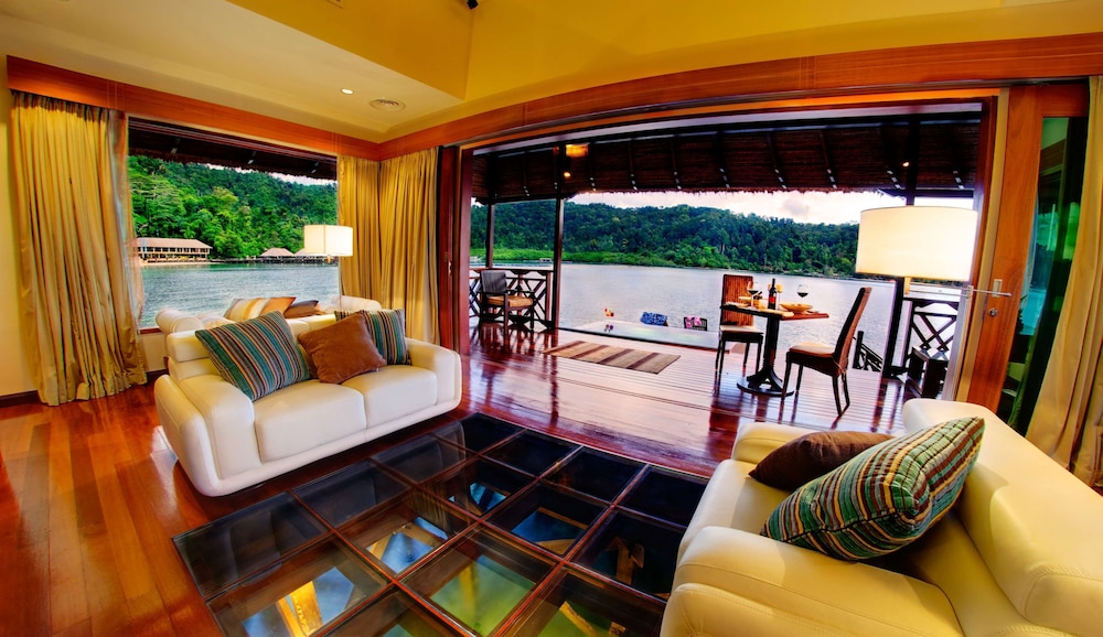 Palm Villa - Photo 1