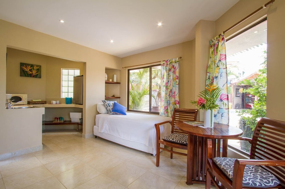 Twin Room, 1 Bedroom, Pool View