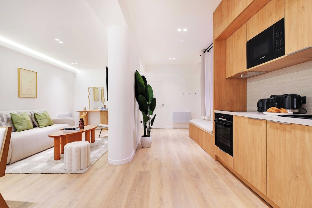 Apartment photo 2