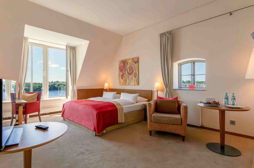 Studio Suite, Lakeside