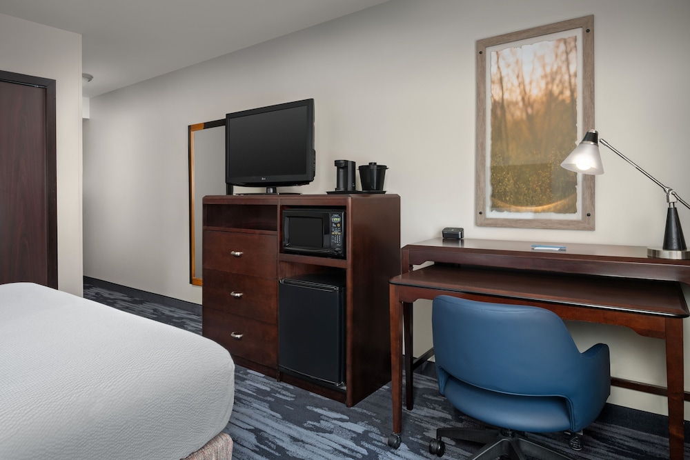 Room, 1 King Bed (Hearing Accessible) photo 2