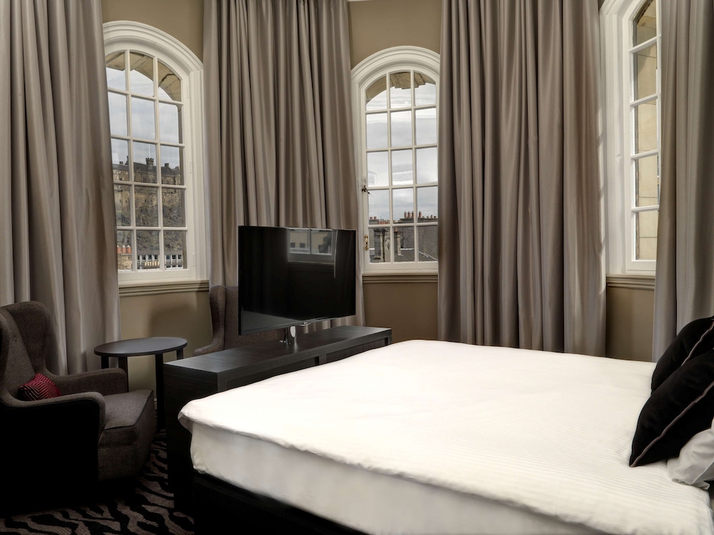 Suite, 1 Bedroom (Castle View) thumbnail 5
