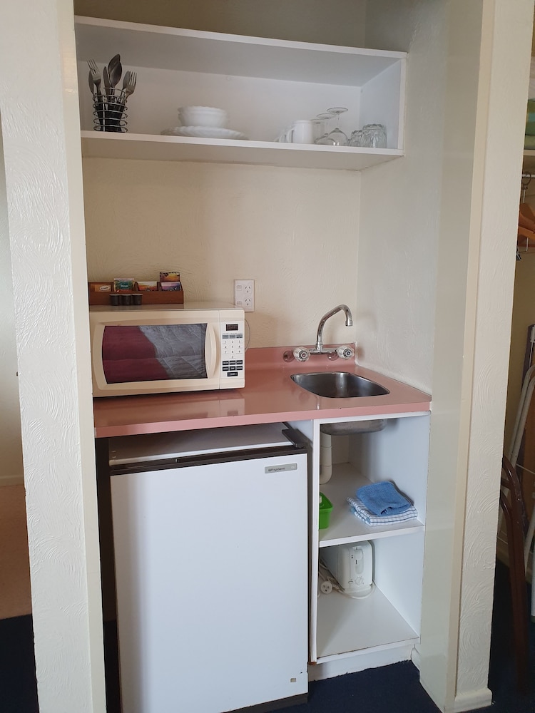 Business Studio, Non Smoking, Ensuite photo 3