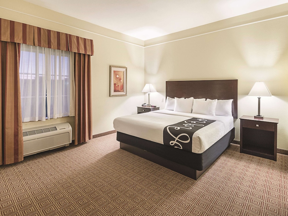 Suite, 1 Bedroom, Non Smoking (Mobility/Hearing, Tub w/ Grab Bars) photo 1