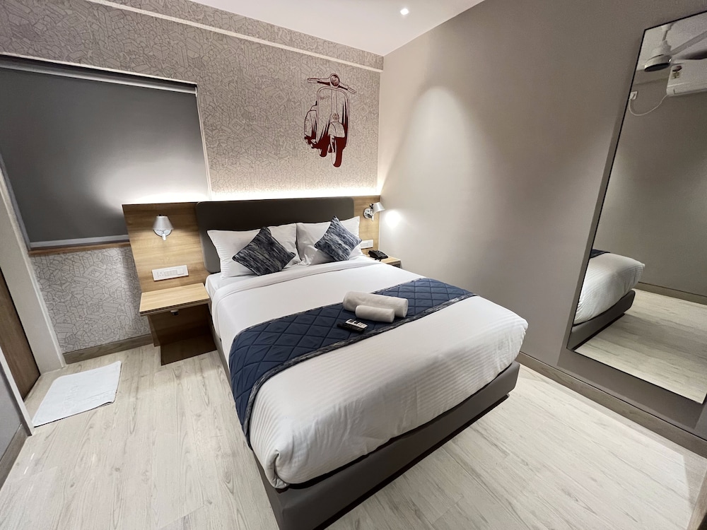 Deluxe Double Room, City View