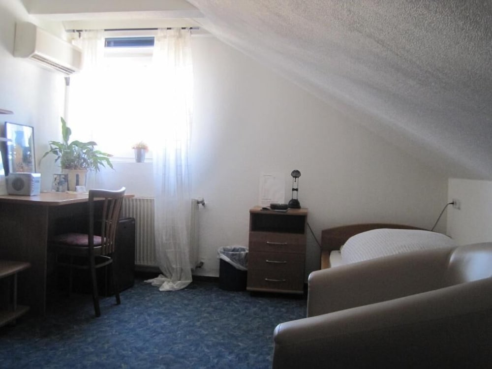 Single Room photo 2