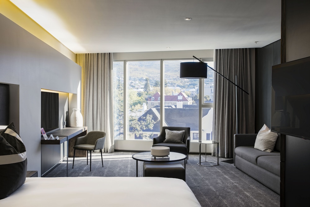 Executive Suite - Photo 8