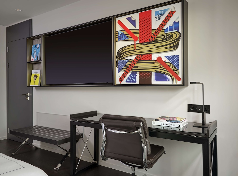 Suite, 3 Bedrooms, City View thumbnail 6