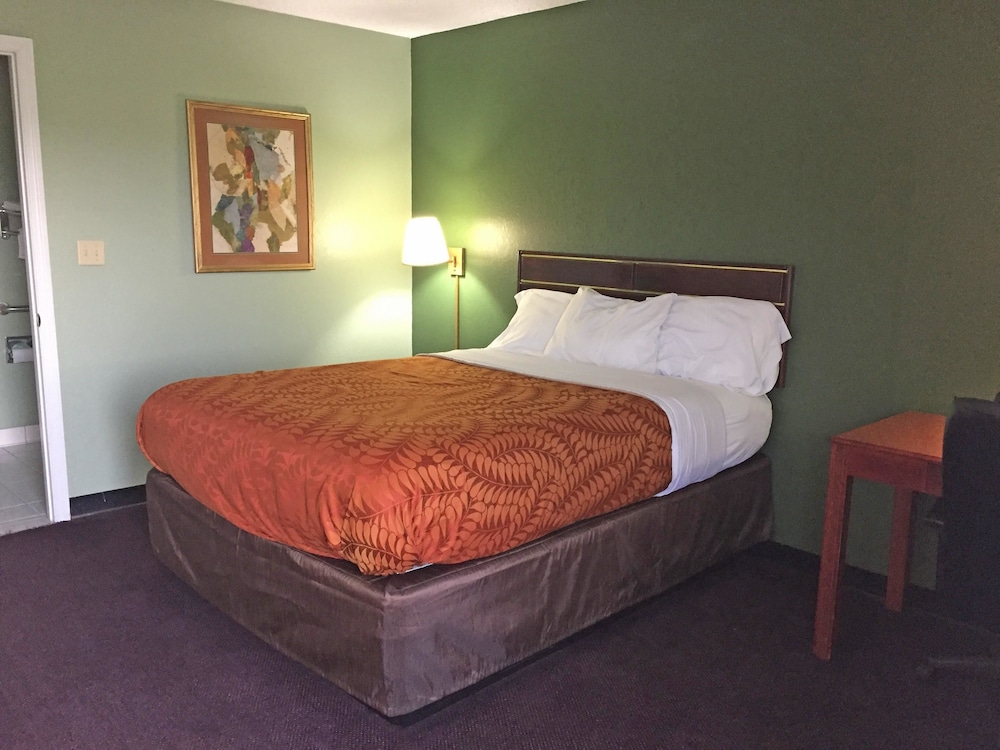 Standard Room, 1 Queen Bed, Non Smoking photo 1