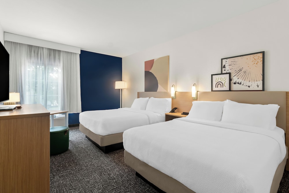 Room, 2 Queen Beds, Accessible (Mobility & Hearing, Roll-in Shower) - Photo 2