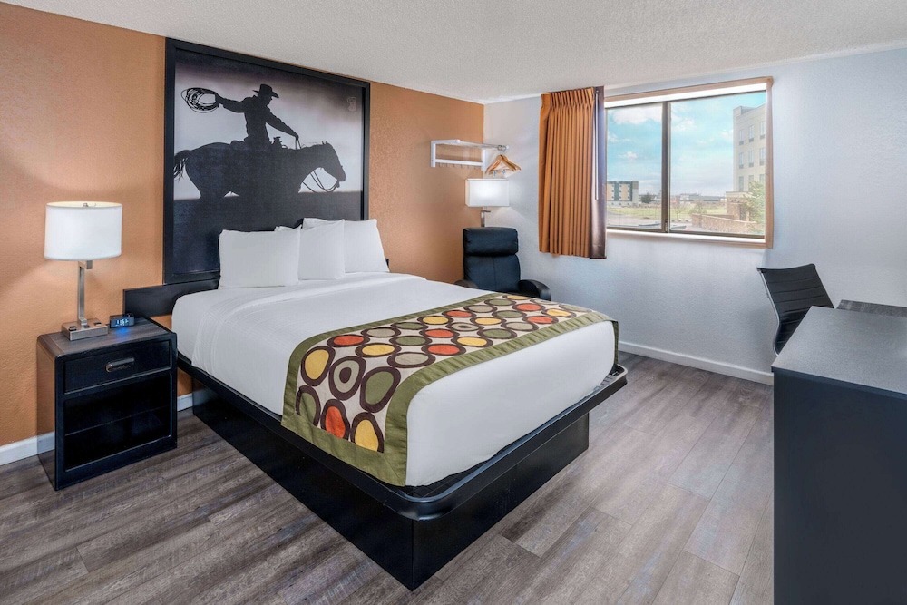 Upgraded, Standard Room, 1 Queen Bed - Photo 3