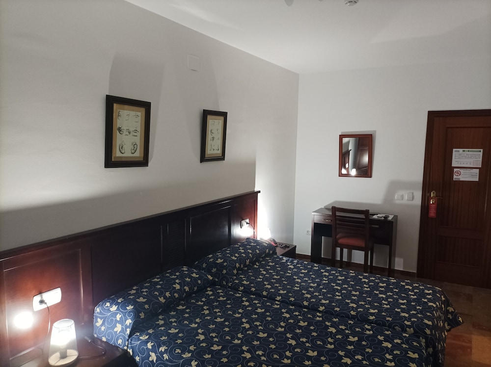 Standard Double or Twin Room, Courtyard View - Photo 3