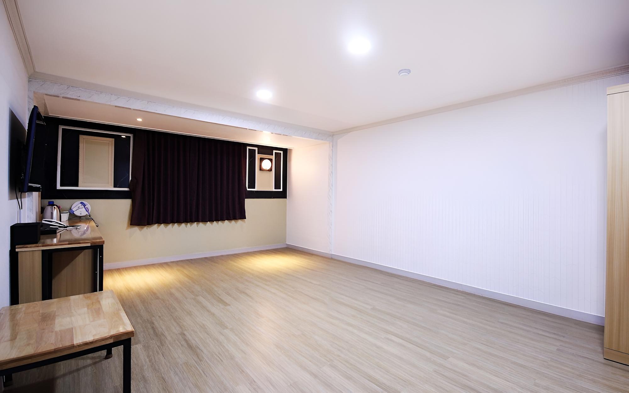 Room (Family Room (Ondol/latest air conditi) - Photo 3