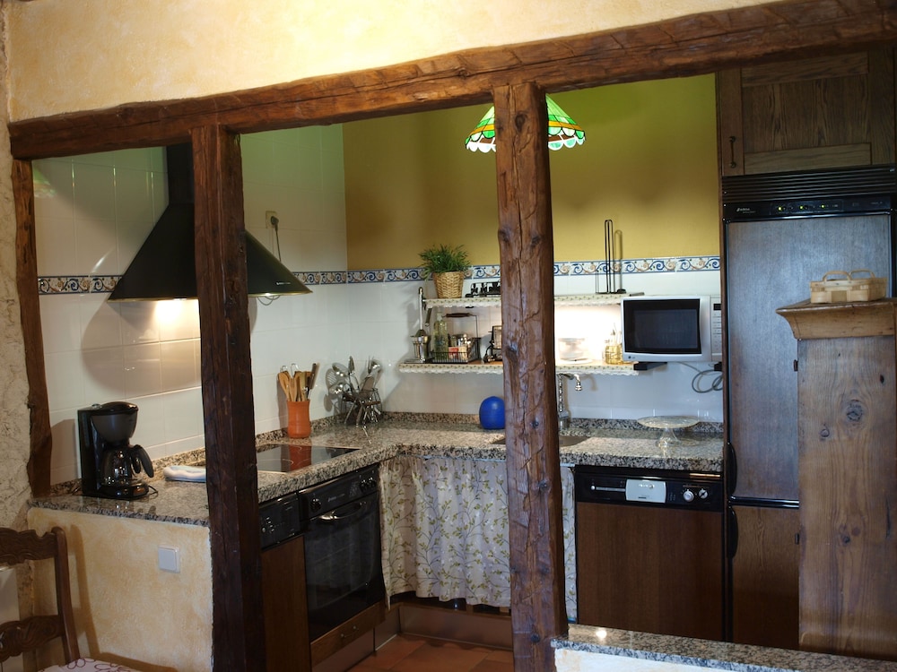 House, 5 Bedrooms photo 2