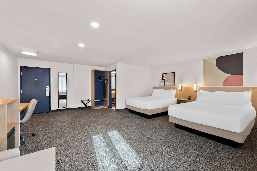 Room, 2 Queen beds with Sofa Bed