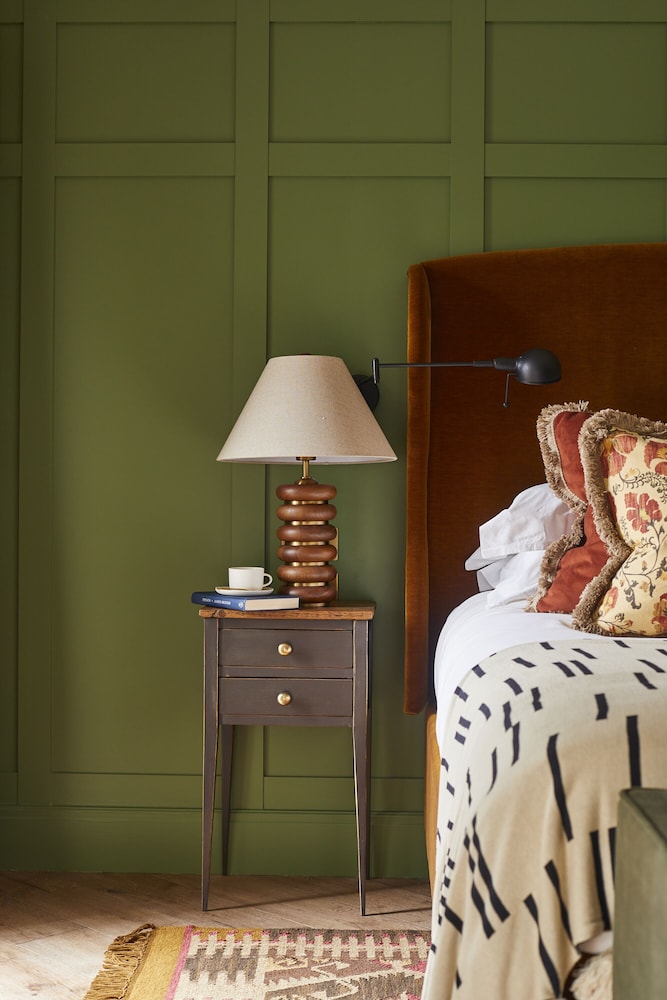 Grand Room, 1 King Bed, Balcony, Garden View photo 3