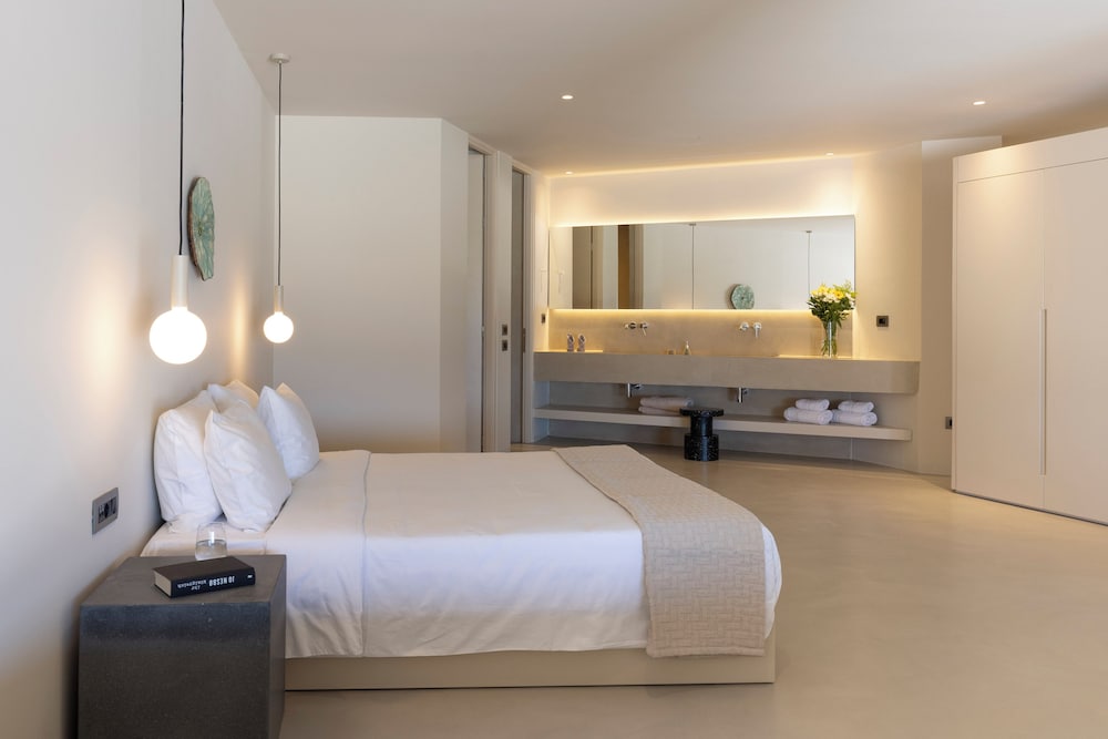 Lava Suite with Plunge Pool with Partial Sea View