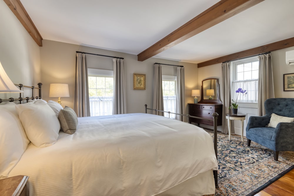 Signature Studio Suite photo 2