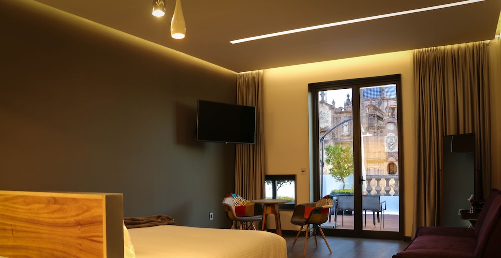 Suite - Photo 14