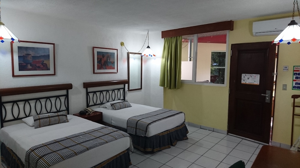 Standard Room, 1 Bedroom - Photo 2