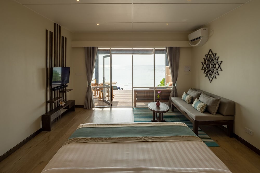 Two Bedroom Beach Villa - Photo 5
