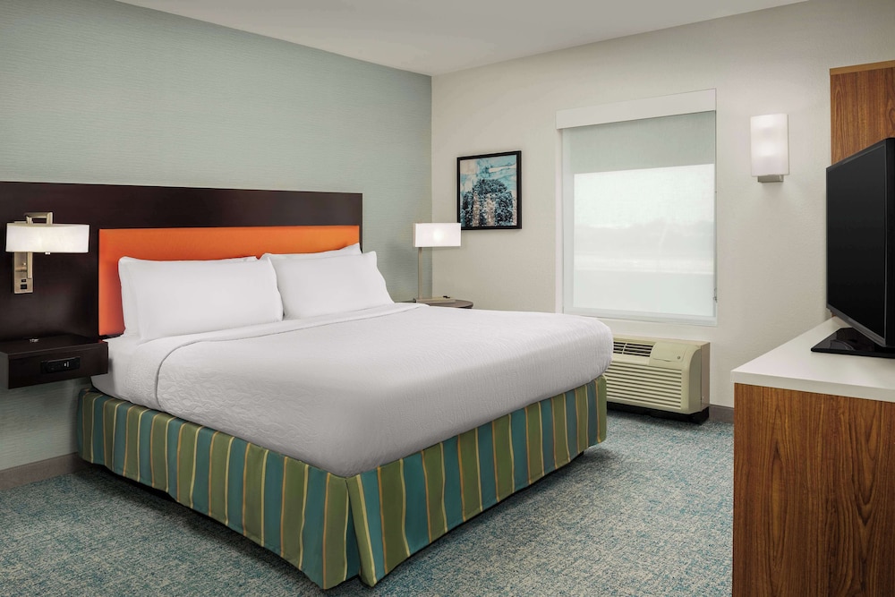 Suite, 1 King Bed with Sofa bed, Accessible (Roll-in Shower) photo 2