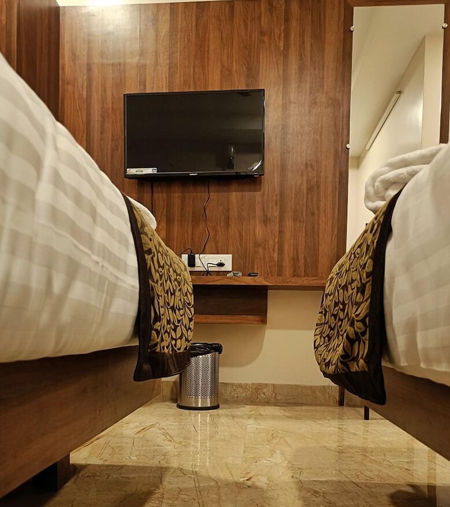 Executive Double or Twin Room - Photo 13