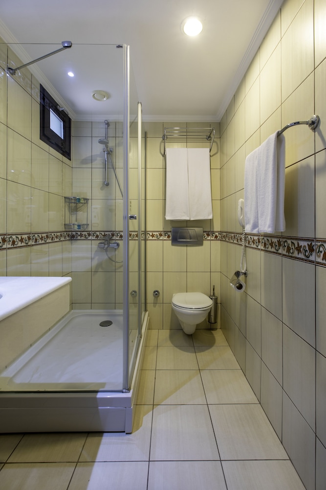 Standard Double or Twin Room, Partial Sea View photo 3