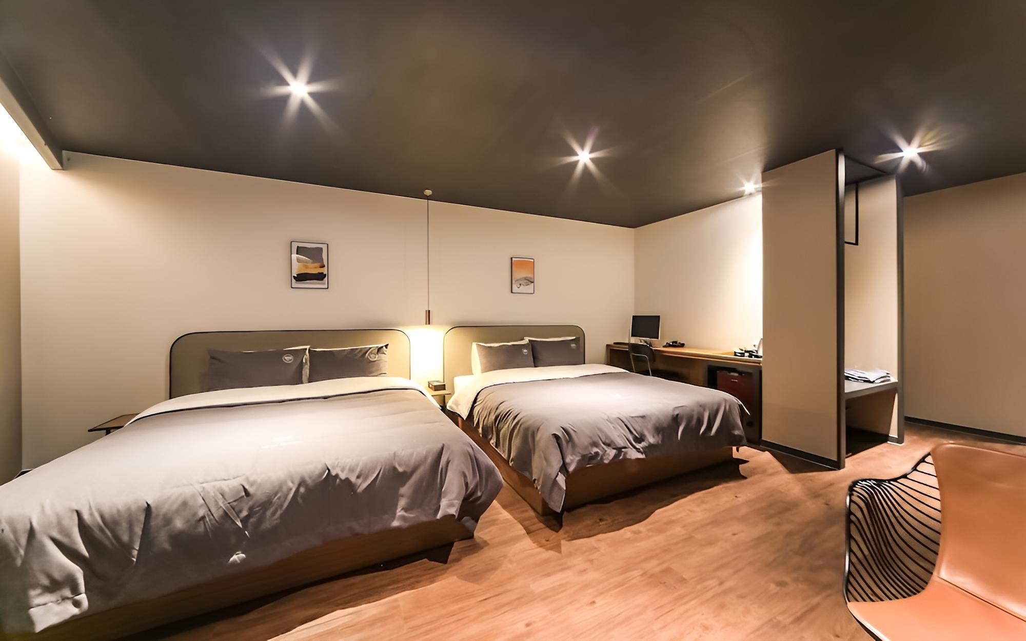 Room (VIP Twin (Free Netflix Watching (Bath) - Photo 3